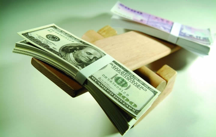 欧元兑美元汇率震荡上行，年终走势或迎关键突破